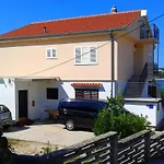 Apartment By The Sea - Gonar, Rab - 4989